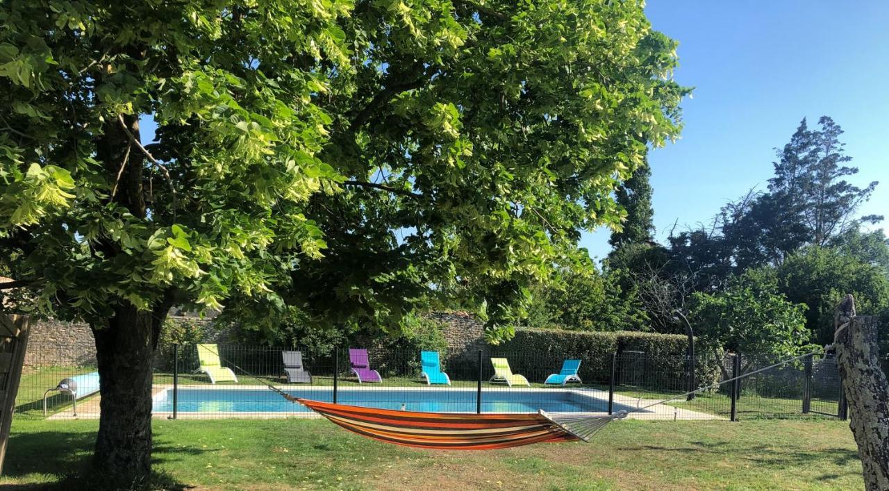 L'Enclos Bleu, Gite - Marais Poitevin Avec Piscine Chauffee Chaille-Les-Marais 외부 사진