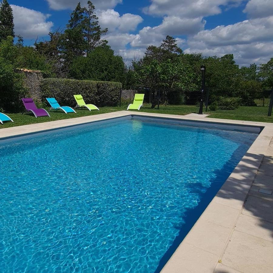 L'Enclos Bleu, Gite - Marais Poitevin Avec Piscine Chauffee Chaille-Les-Marais 외부 사진
