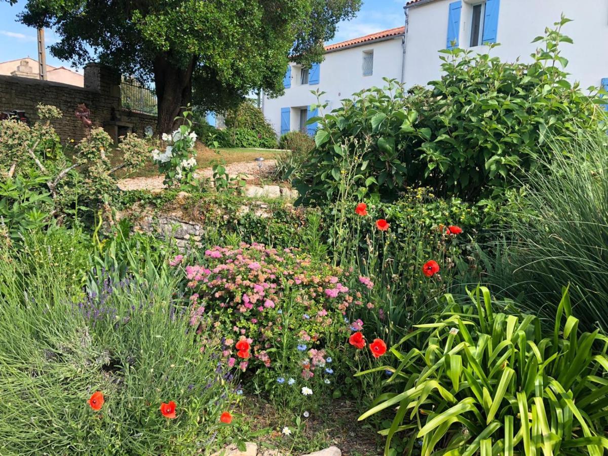 L'Enclos Bleu, Gite - Marais Poitevin Avec Piscine Chauffee Chaille-Les-Marais 외부 사진