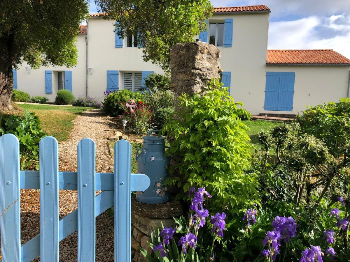 L'Enclos Bleu, Gite - Marais Poitevin Avec Piscine Chauffee Chaille-Les-Marais 외부 사진