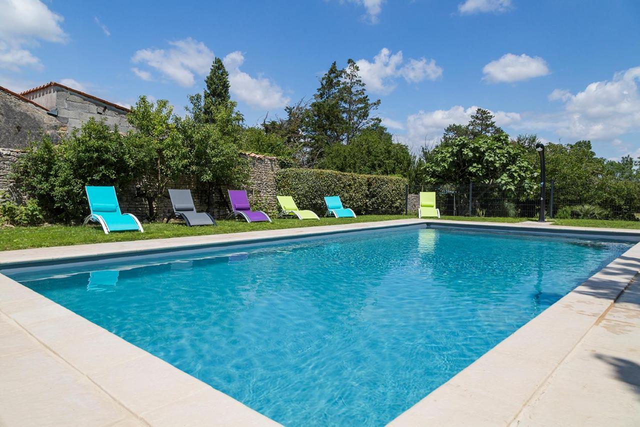L'Enclos Bleu, Gite - Marais Poitevin Avec Piscine Chauffee Chaille-Les-Marais 외부 사진