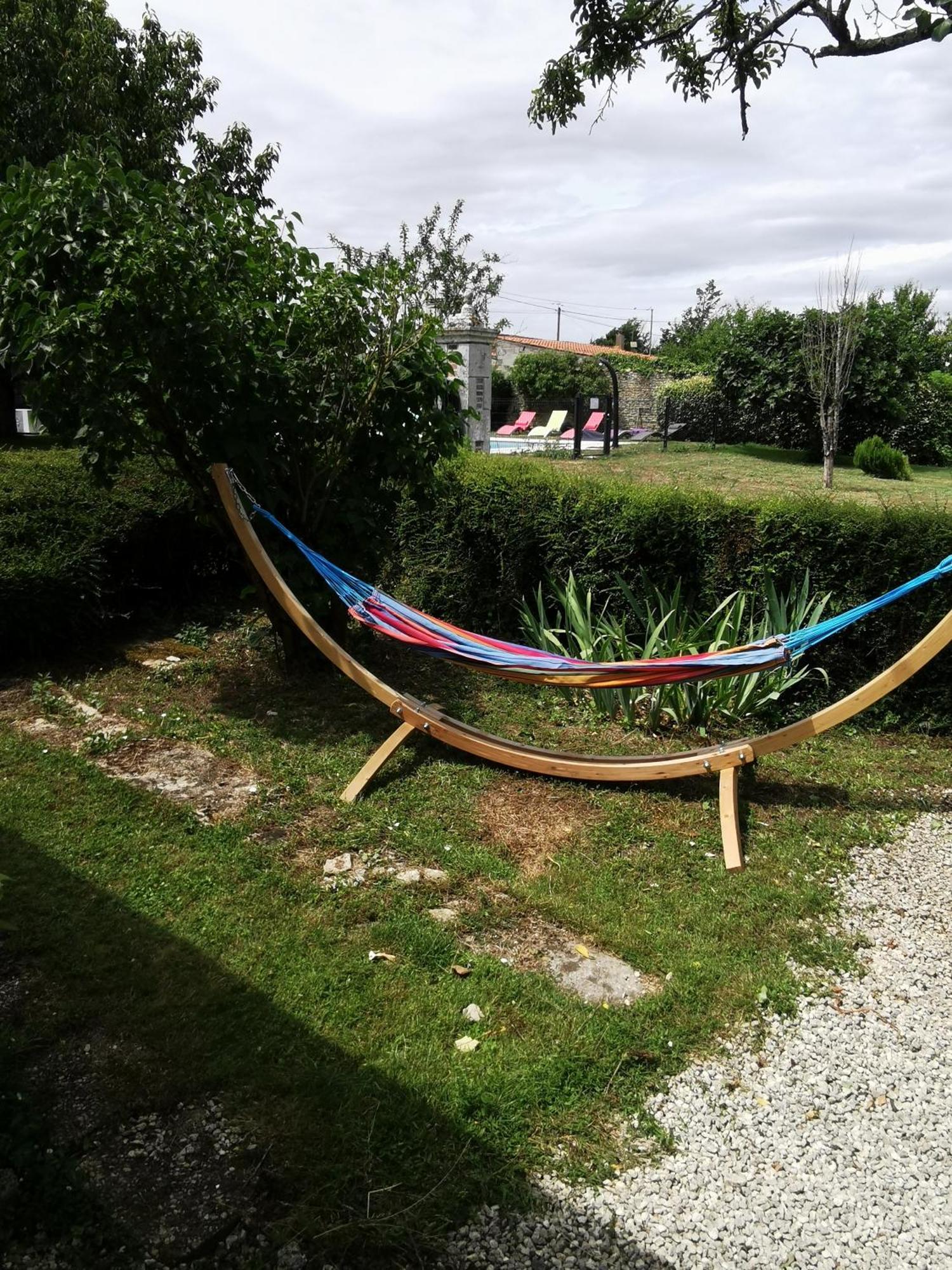 L'Enclos Bleu, Gite - Marais Poitevin Avec Piscine Chauffee Chaille-Les-Marais 외부 사진