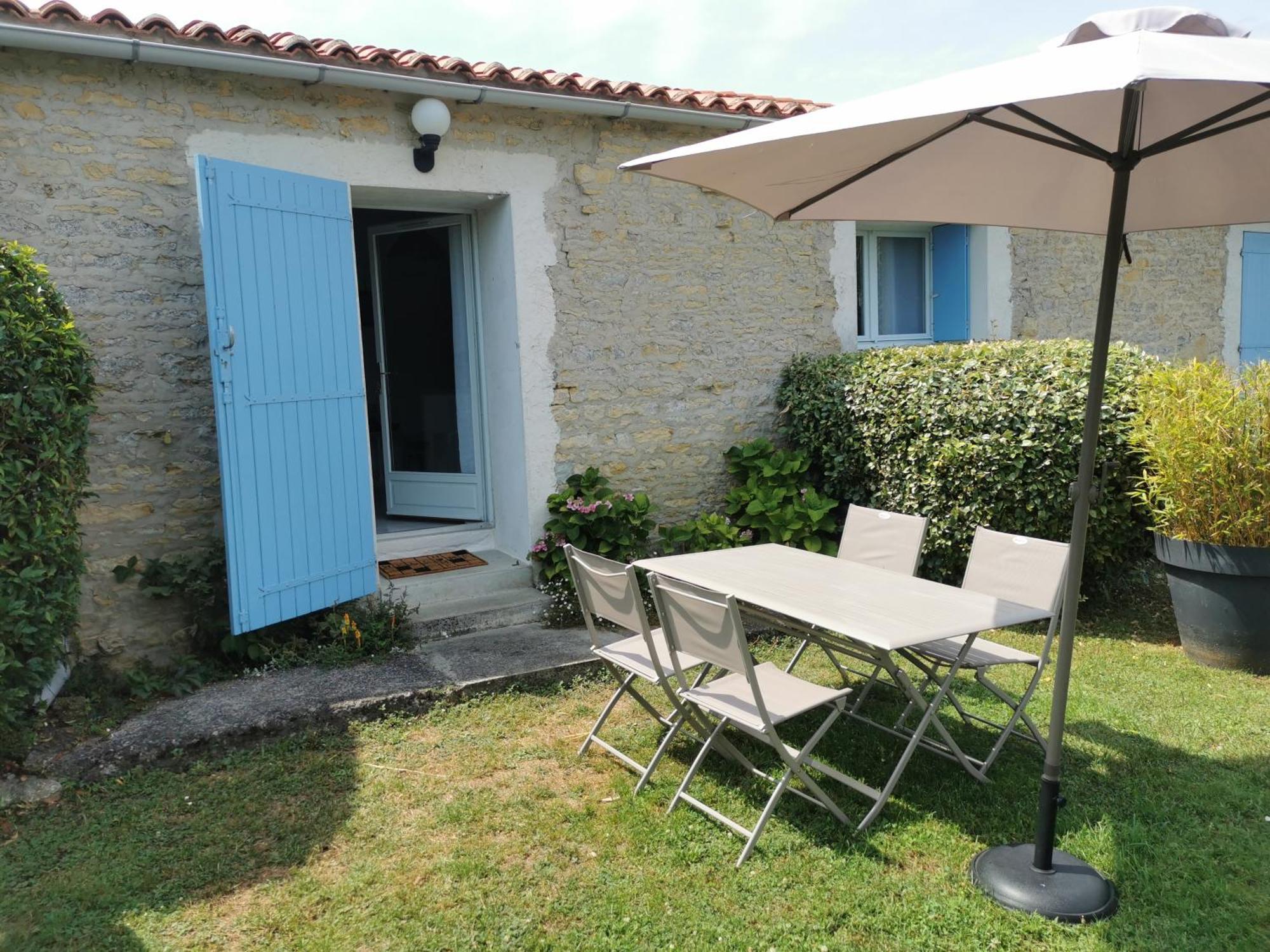 L'Enclos Bleu, Gite - Marais Poitevin Avec Piscine Chauffee Chaille-Les-Marais 외부 사진