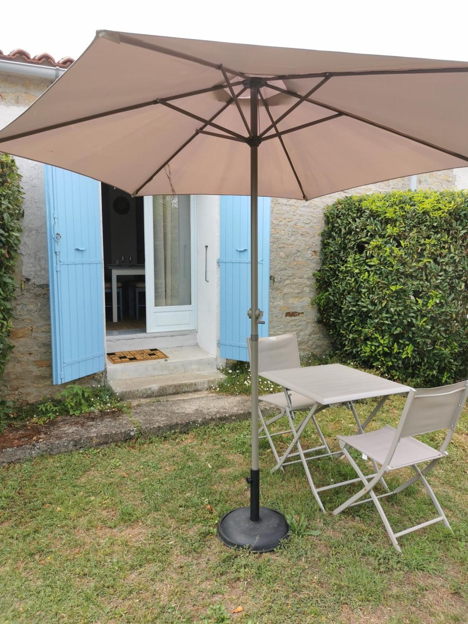 L'Enclos Bleu, Gite - Marais Poitevin Avec Piscine Chauffee Chaille-Les-Marais 외부 사진